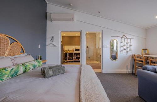 Kareeberg Apartamento | Hermanus Waterfront Boho Studio Apartment, Whale Coast Hideaway
