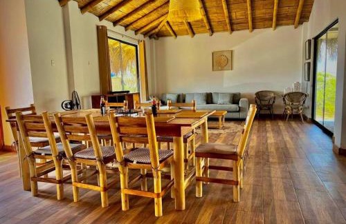 Los Órganos Casa | Hermosa Casa con Piscina y Playa Privada