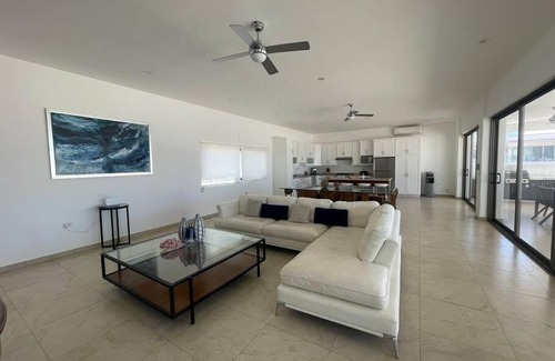 Marina Real Villa | Hermosa casa con vista al mar.