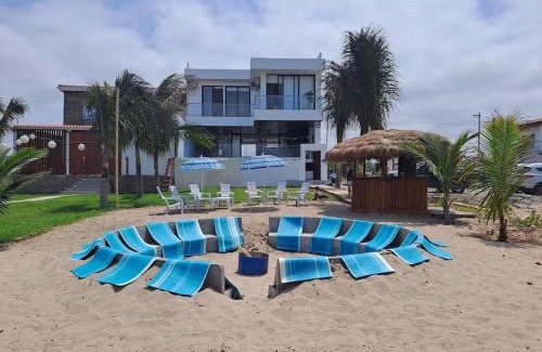 Manglaralto Casa | Hermosa casa frentes al mar en Montanita con piscina