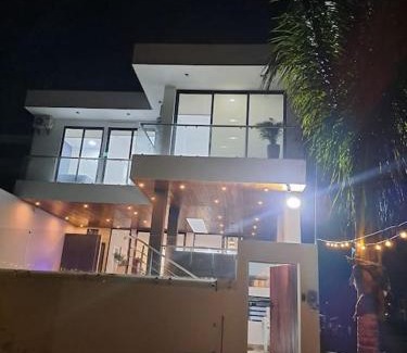Manglaralto Casa | Hermosa casa frentes al mar en Montanita con piscina