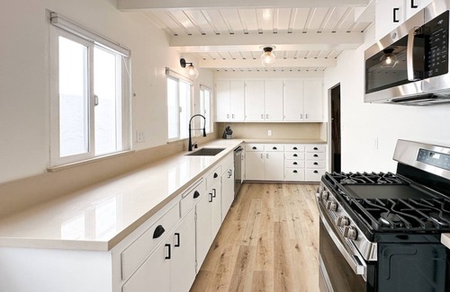 Hermosa Beach Cabaña | Hermosa Walk Street 2b Beach Cottage! Steps to the Sand!