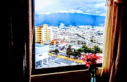 Los Laureles Apartamento | Hermosa y amplia habitacion con baño privado en Quito