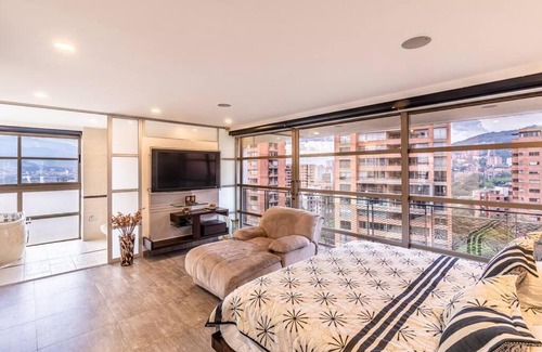 La Florida Apartamento | Hermoso penthouse dúplex con vista a Medellín