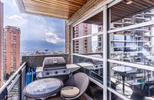 La Florida Apartamento | Hermoso penthouse dúplex con vista a Medellín