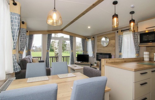 Aymestrey Cabaña | HERON, family friendly, character holiday cottage in Shobdon