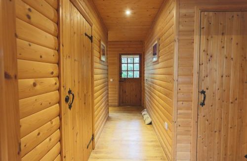 Thurstonfield Casa | Heron Lodge with Hot-tub