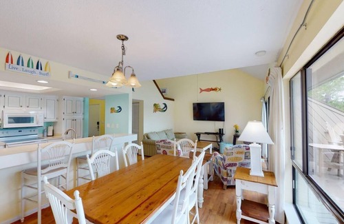 Pawleys Island Villa | Heron Marsh Escape Split Level Villa Lake Views