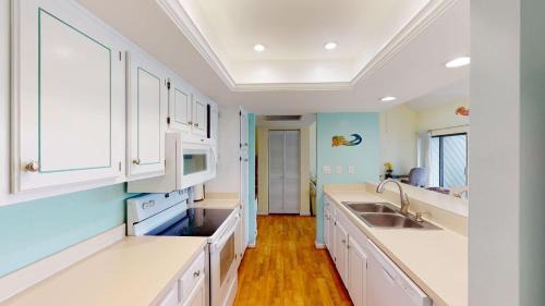 Pawleys Island Villa | Heron Marsh Escape Split Level Villa Lake Views
