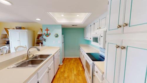 Pawleys Island Villa | Heron Marsh Escape Split Level Villa Lake Views