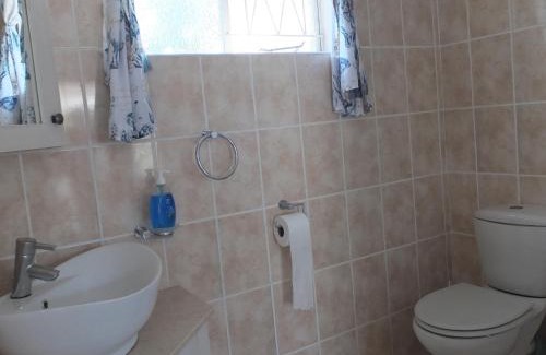West Bank Apartamento | Heron Place sunny self-catering garden flatlet
