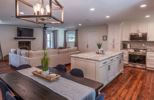 Ferriday Casa | Heron's Cove Lake House with dock and kayaks