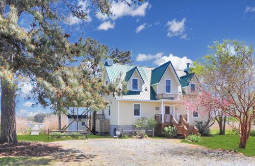 Deep Hole Casa | Heron's Cove on Salt Meadow - Pet friendly, waterfront home!