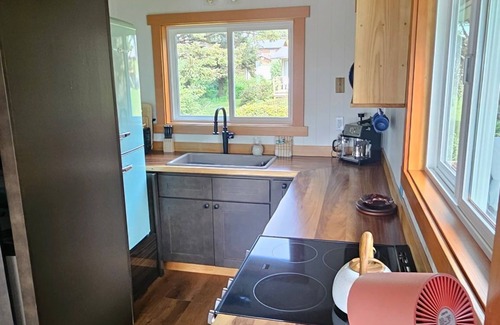 Cape Meares Casa | Heron's Hearth Beach Bungalow