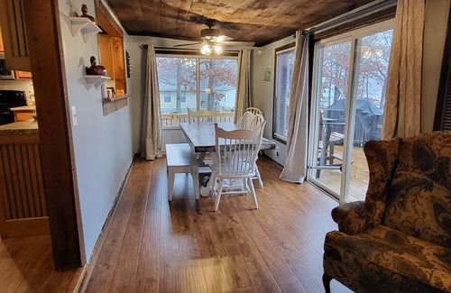 Centre Casa | Heron's Rest is a lakefront house with cabin feel, truly a diamond in the rough!