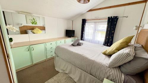 South Cerney Chalet De Esquí | Heron View 24 The Bathing House, Pet friendly, Hoburne Passes