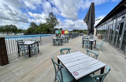 South Cerney Chalet De Esquí | Heron View 24 The Bathing House, Pet friendly, Hoburne Passes