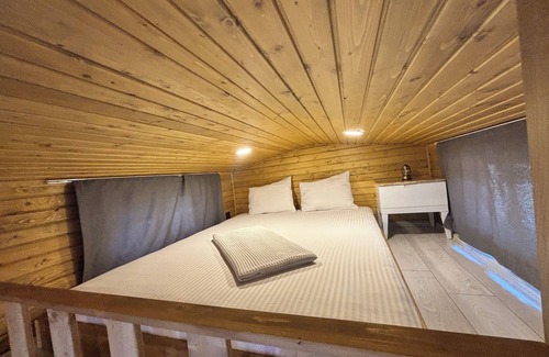 Ezine Cama Y Desayuno | Herrera Otel & Tiny Houses