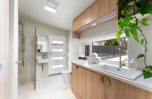 Fullarton Casa | Herringbone Cottage - Unique Garden Escape CBD