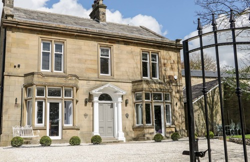 Skipton Cabaña | HERRIOTS HOUSE, pet friendly, luxury holiday cottage in Skipton