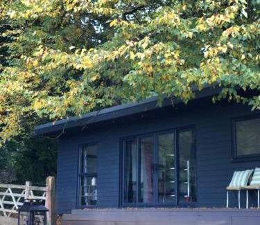 Hertford Casa | Hertford farm Woodland cabin pet friendly firepit bbq