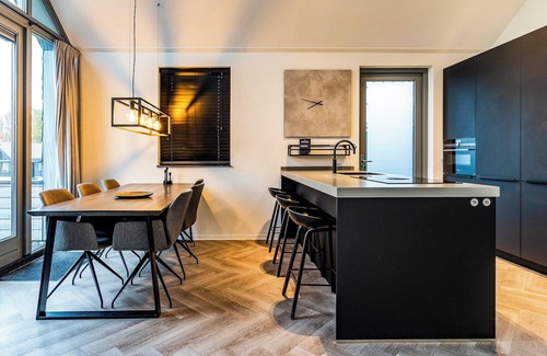 Maastricht Villa | Hertogenvilla waterfront - 3 bedrooms / 3 bathrooms