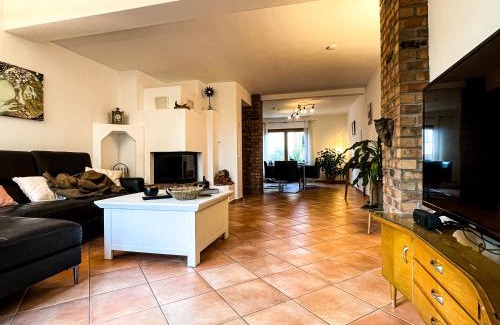 Roedermark Apartamento | Herzensort - Schönes Haus mit Terrasse und Gartenblick
