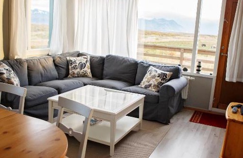 Borgarnes Casa | Hestaland Riverside Cottage