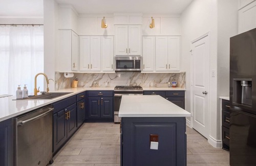 Liberty Hill Casa | Hestia: 4/3 bdrm Stylish Santa Rita + EV Charger