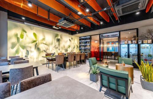 Beilin Hotel | HeSu Hidden Art Hotel & Suites - Near Bell Tower & Ideal Location-Spacious rooms featuring King or Double Queen beds -Exclusive Two&Three-Bedroom Suites with Expansive Living Rooms for Group Gathering-Kitty Cuddles & Coffee Gift -Seamless Journey Planning