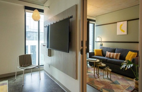 Goose Hollow Casa | Hey gorgeous! You seem like you’re up for a good time.