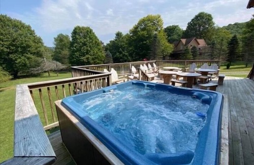 Dryfork Casa | HF 15 -Perfect Family Retreat! Sleeps 24! Hot tub!