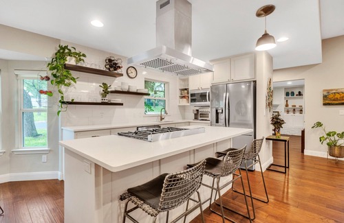 Northwest Hills Casa | HGTV Featured Property! - Pet Friendly, Beautiful, Comfy Home - Central Location! by RedAwning