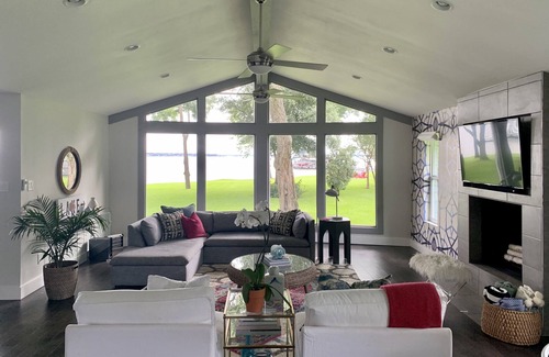 Cedar Creek Reservoir Casa | HGTV House on Open Water