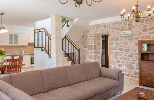 Loviste Casa | HH Lovište Three Bedroom Holiday Home,Pool&SeaView