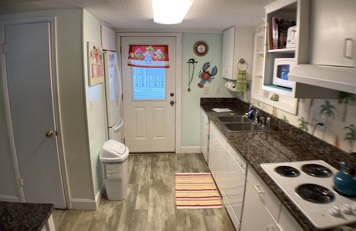 Folly Field Cabaña | HHI COTTAGE 2 MIN WALK TO BEACH, 35' PRIVATE POOL, DOG FRIENDLY, ROOMY HOME