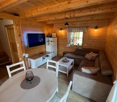 Hrastnik Casa | Hiška Erika - Wood House Erika