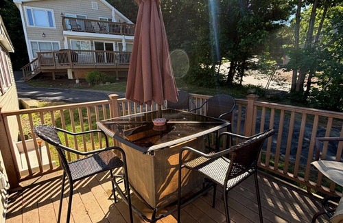Laconia Condominio | Hi Spot Studio with shared beach on Winnipesaukee!