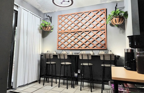North Charleston Casa | 🦾HI-TEK MANOR 2🤖Central Location🗣️ Two 75in 4k LED TV'S🚀1GB internet🖥️