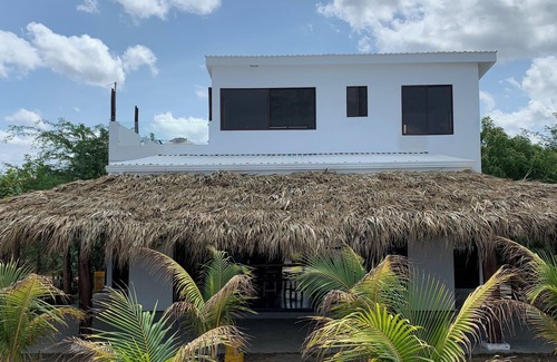 Jiquelite Casa | Hi5 Surf House, beach front home at Playa Popoyo