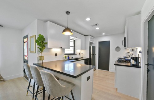 Garden Oaks Casa | Hialeah, Spacious, Pet Friendly
