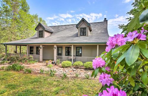 Hiawassee Casa | Hiawassee Getaway with Deck, Mountain and Lake Views!