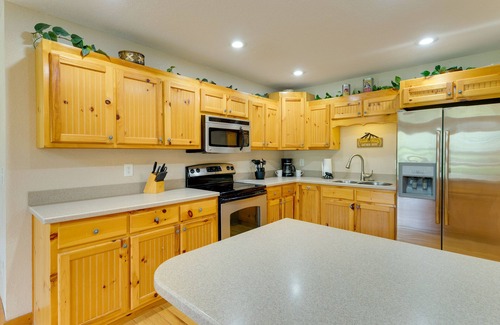 Hiawassee Cabina | Hiawassee Riverfront Cabin: 7 Mi to Lake Chatuge!