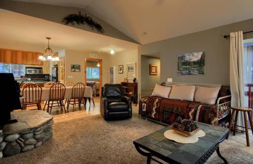 North Wawona Casa | Hibernation Hideaway- Inside Yosemite- Dog Friendly