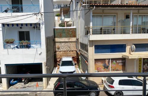Himare Apartamento | Hibiscus Accommodations and breakfast , Himarë