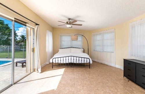 Royal Palm Beach Casa | Hibiscus Getaway