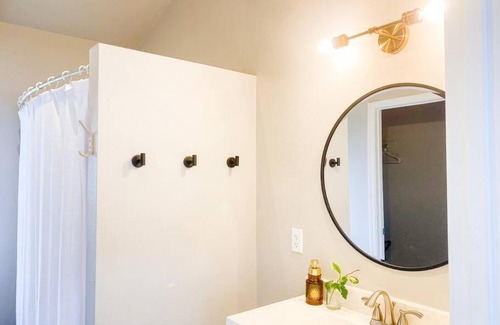 Keaau Apartamento | Hibiscus Hale, Full Kitchen, King Bed, Parking