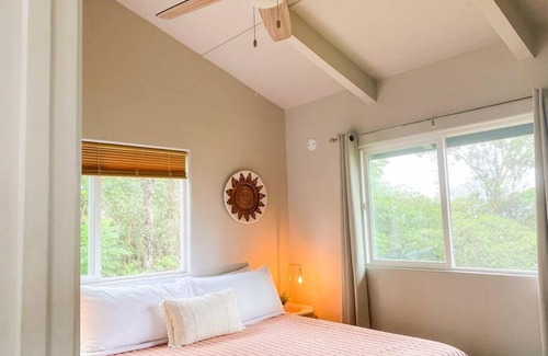 Keaau Apartamento | Hibiscus Hale, Full Kitchen, King Bed, Parking