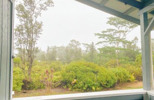 Keaau Apartamento | Hibiscus Hale, Full Kitchen, King Bed, Parking