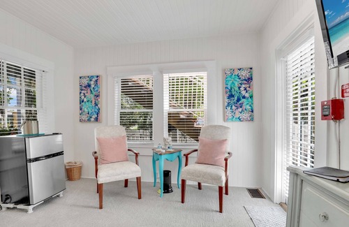 Fort Myers River District Casa | Hibiscus House Bed Breakfast Inn Flamingo Suite